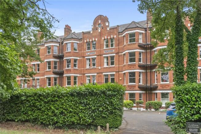 3 bed property, in Clapham Mansions, £950,000