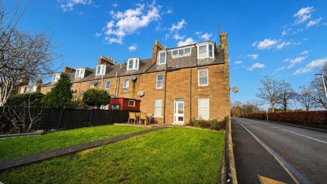 2 bed property, in 1 Park Place, £90,000
