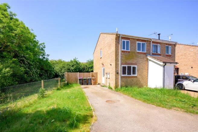 2 bed property, in Willow Court, £165,000