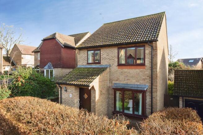 3 bed property, in Mill Rise, £350,000