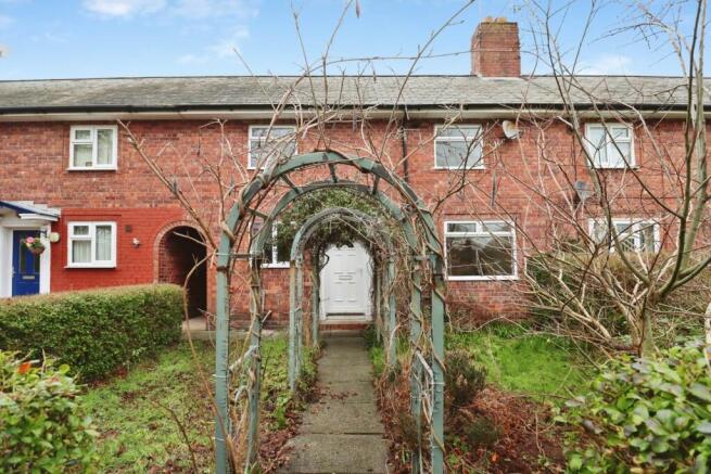 3 bed property, in Ferns Road, £210,000