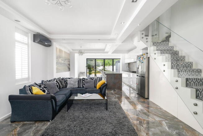 5 bed property, in Hounslow Road, £1,000,000