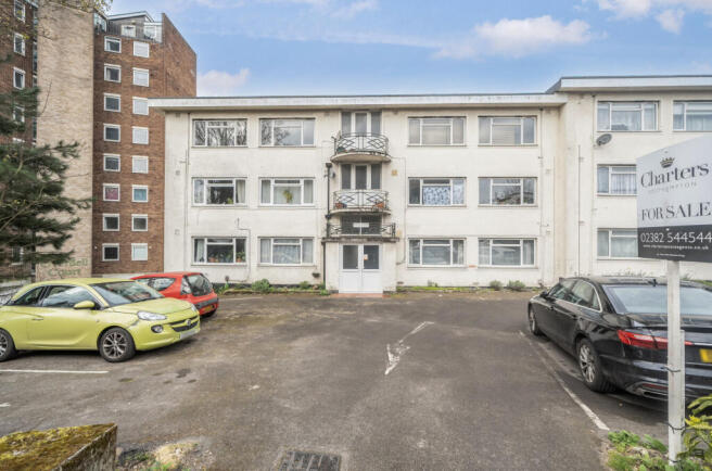 2 bed property, in Northlands Road, £130,000