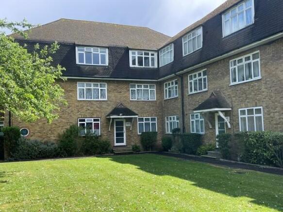 2 bed property, in Sutton Common Road, £250,000