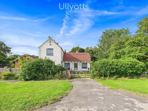 3 bed property, in York Road, £280,000