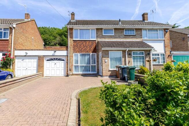3 bed property, in Lemonfield Drive, £550,000