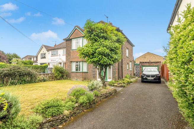 3 bed property, in Guildford Road, £550,000