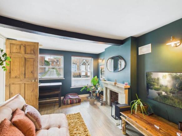 2 bed property, in North Street, £315,000
