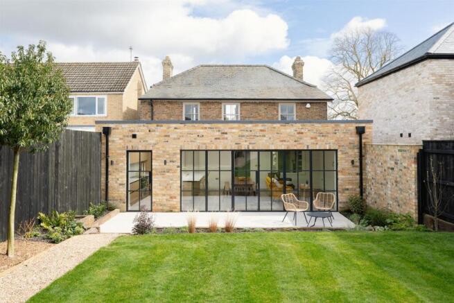 3 bed property, in Main Street, £795,000