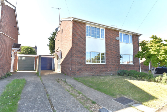 2 bed property, in Rookery Place, £250,000