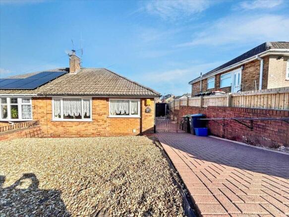 2 bed property, in Glebe Street, £125,000