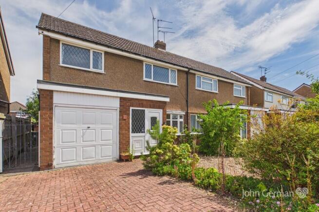 3 bed property, in Compton Road, £260,000