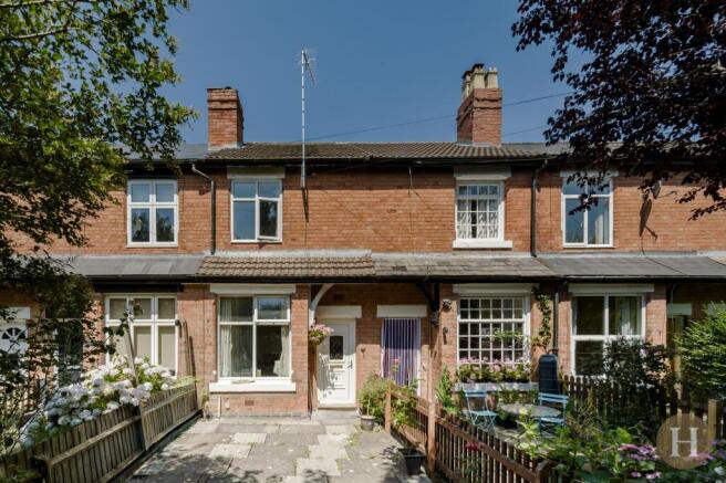 2 bed property, in Ravenhurst Road, £210,000