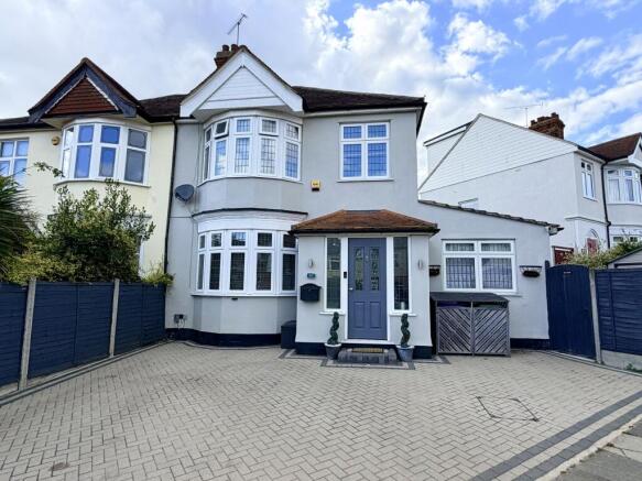 3 bed property, in Lenmore Avenue, £475,000