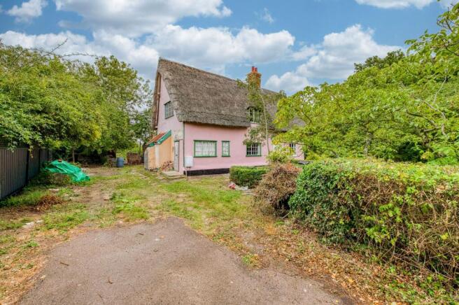 2 bed property, in Clay Street, £200,000