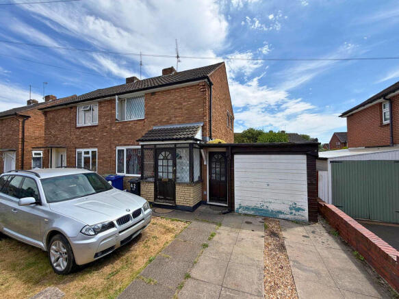 2 bed property, in Haywharf Road, £120,000