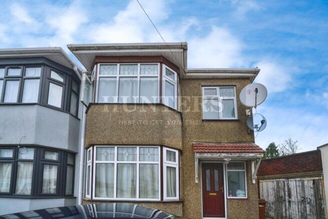 3 bed property, in Teignmouth Close, £525,000