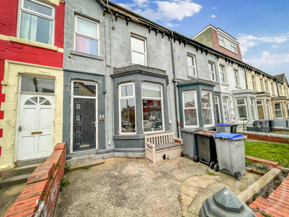 4 bed property, in Warbreck Drive, £134,950