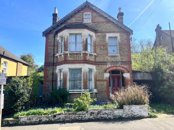 6 bed property, in Dornton Road, £650,000