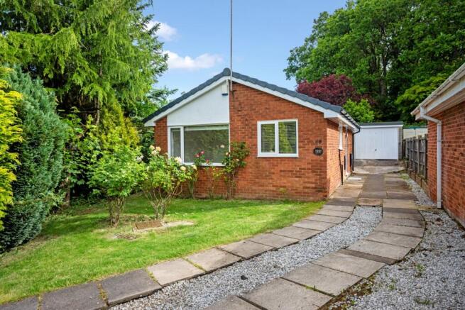 2 bed property, in Carr Field, £190,000