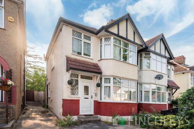 3 bed property, in Lynton Avenue, £595,000