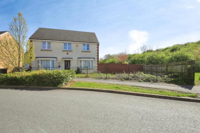 4 bed property, in Everest Way, £375,000