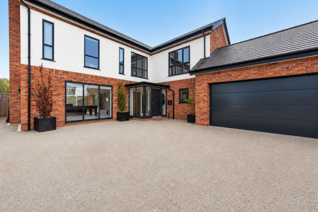 4 bed property, in Greenfields, £1,200,000