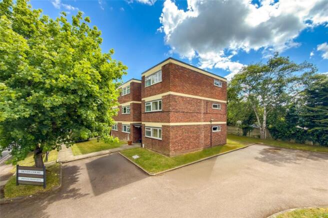 1 bed property, in Old London Road, £250,000