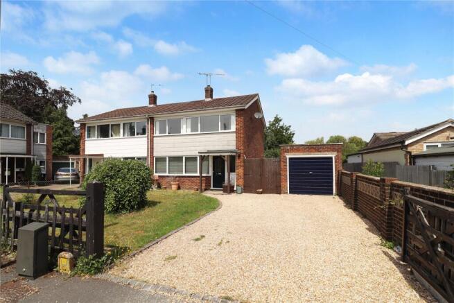 3 bed property, in Woking, £450,000