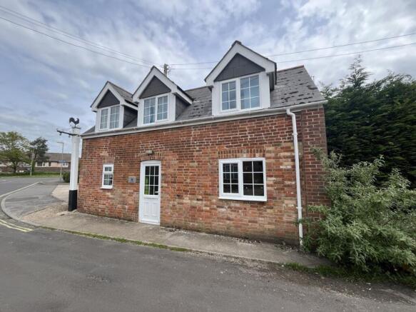 1 bed property, in New Street, £150,000