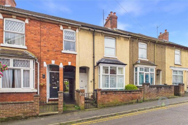 2 bed property, in Mill Road, £175,000