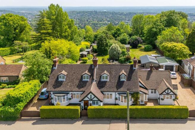 4 bed property, in Reigate Hill, £1,250,000