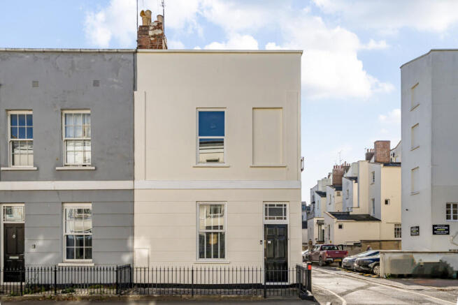 2 bed property, in St. Georges Place, £435,000
