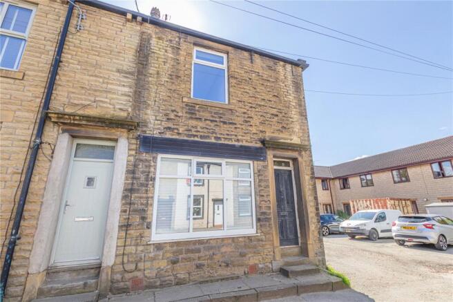 3 bed property, in Huddersfield Road, £150,000