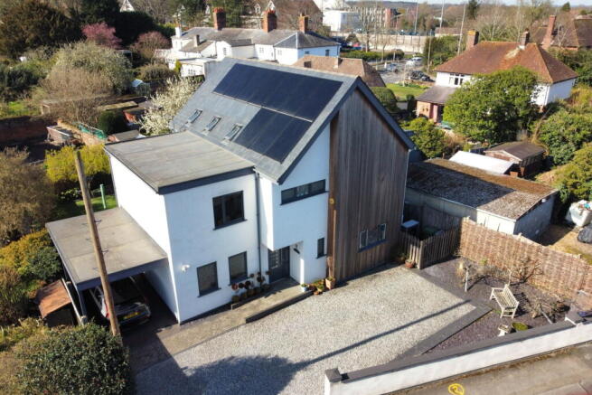 3 bed property, in Wendan Road, £785,000