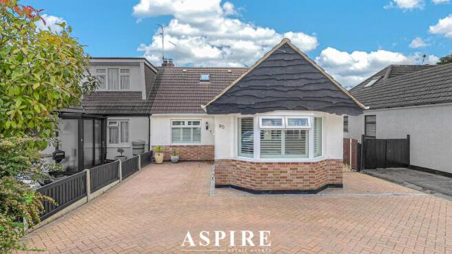 4 bed property, in Gravel Road, £500,000