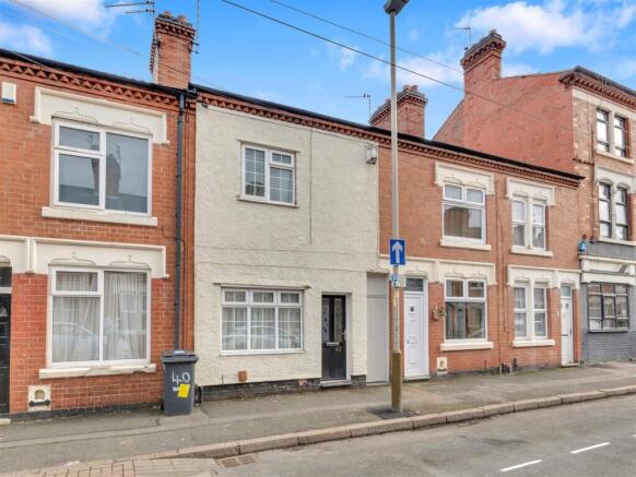 2 bed property, in Latimer Street, £170,000