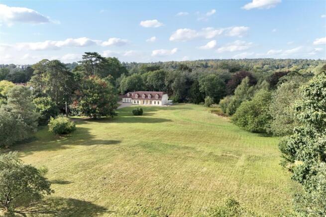 7 bed property, in High Street, £3,300,000
