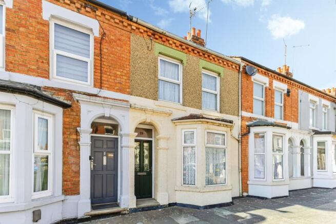 3 bed property, in Ruskin Road, £200,000