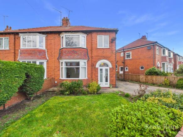 3 bed property, in St. Alban Road, £200,000