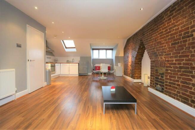 2 bed property, in Portland Road, £280,000