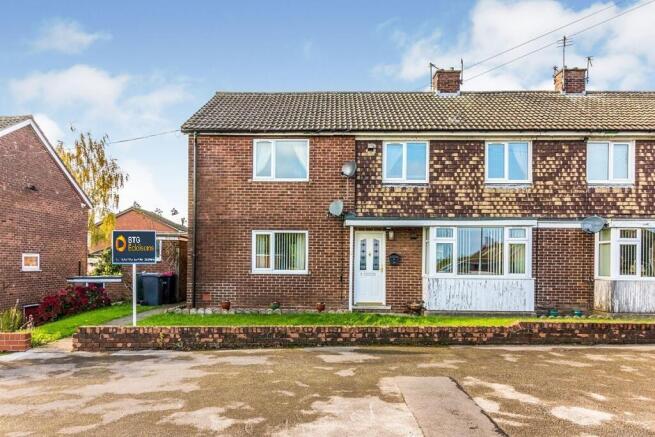 2 bed property, in 4 Moorfield Close, £80,000