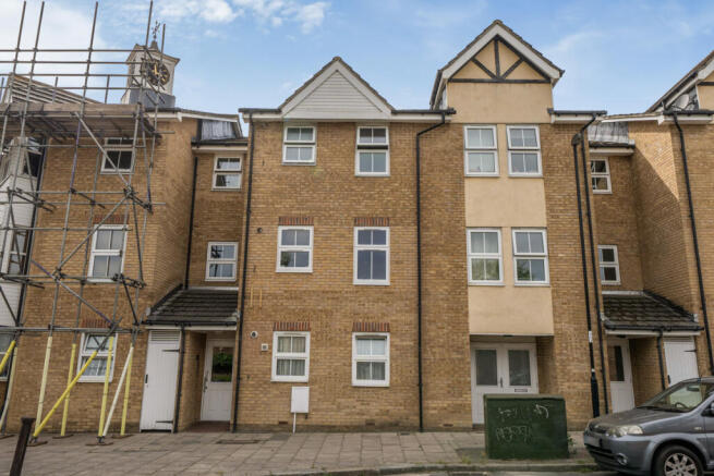 2 bed property, in Wastdale Road, £375,000