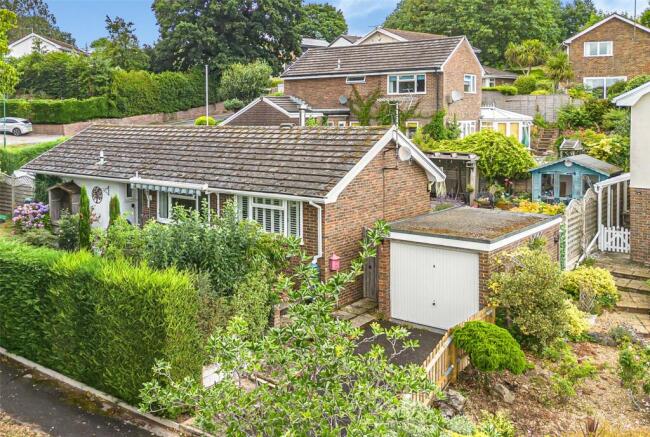 3 bed property, in Glebelands, £500,000