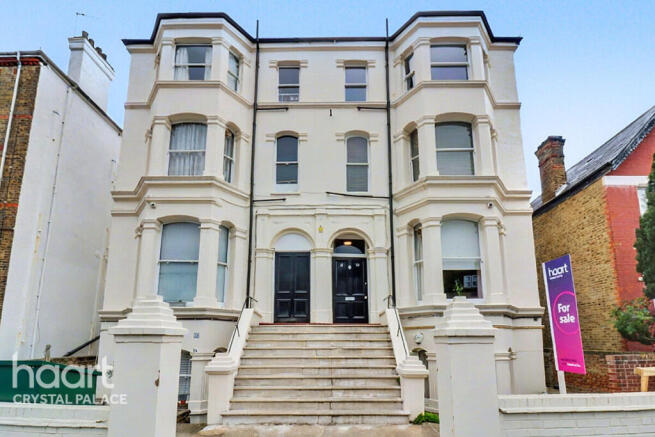 1 bed property, in Rosendale Road, £325,000