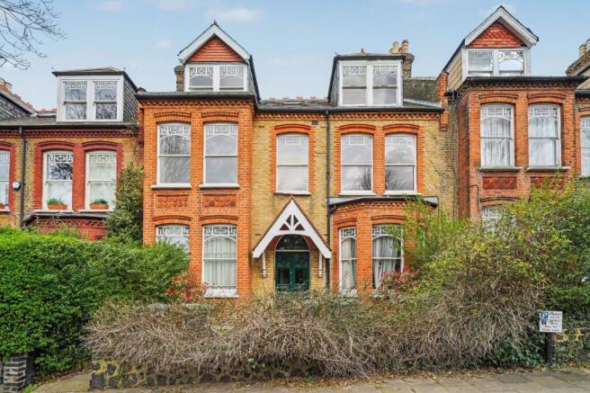 2 bed property, in Crouch Hill, £600,000