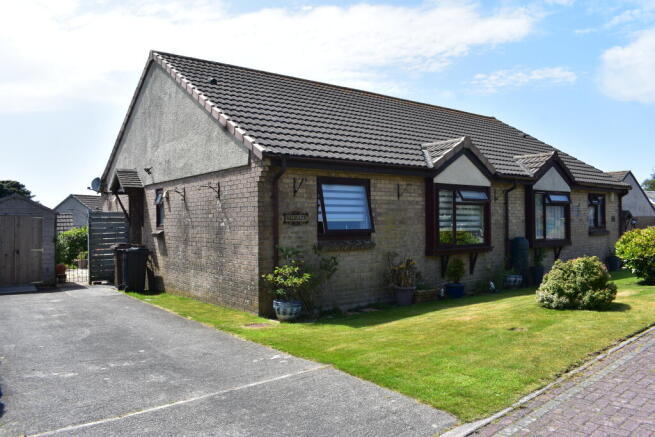 2 bed property, in The Paddock, £249,950