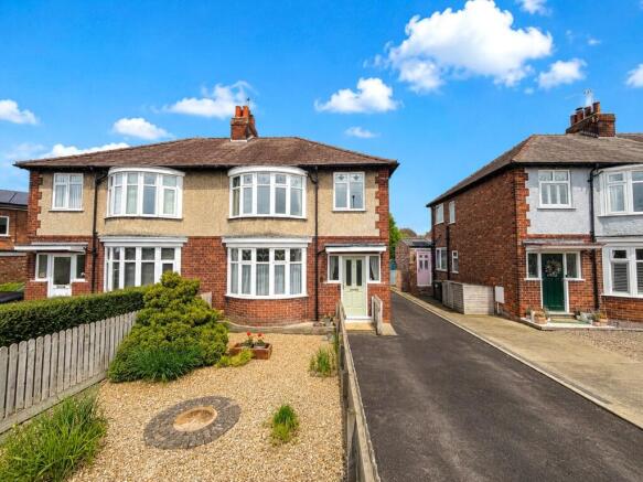 3 bed property, in Boroughbridge Road, £310,000