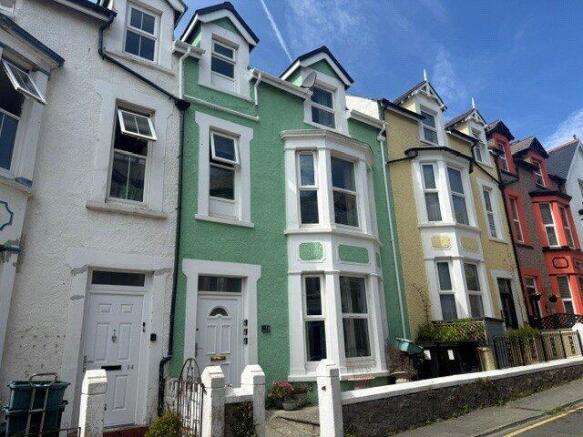4 bed property, in Bodhyfryd Road, £325,000