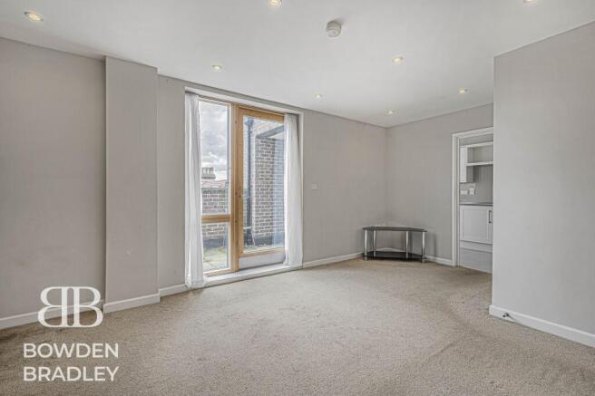 1 bed property, in High Road, £220,000